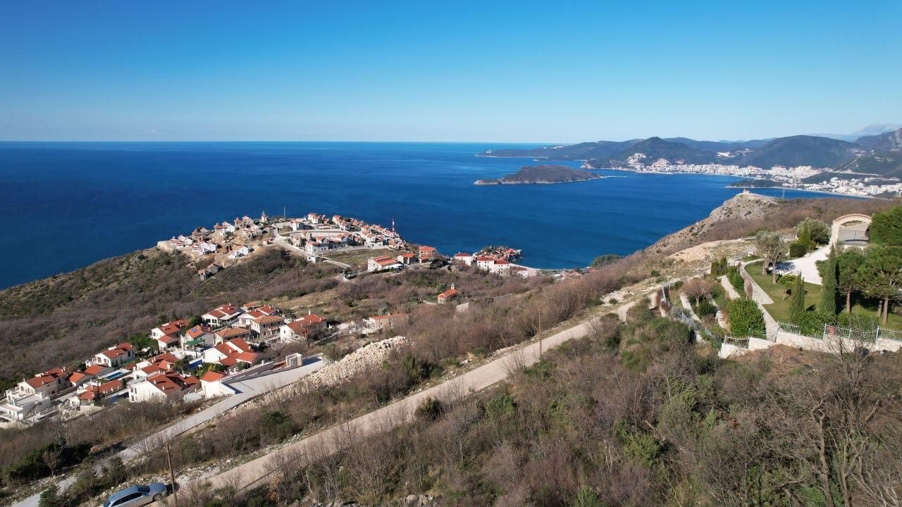 Terreno en Budva, Montenegro, 5 685 m² - imagen 1