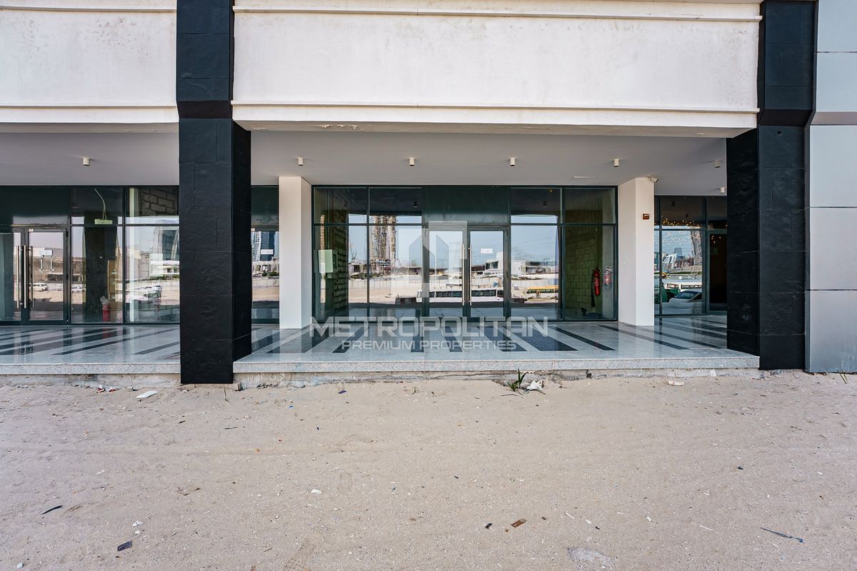 Shop in Dubai, UAE, 194 m² - picture 1