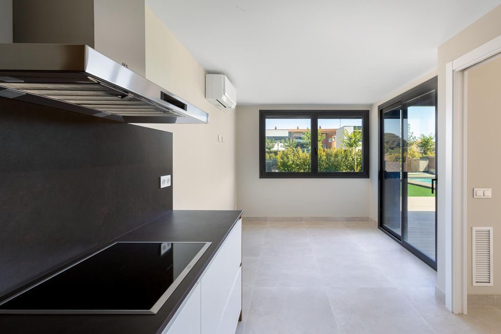 Villa à Sant Andreu de Llavaneres, Espagne, 474 m² - image 3