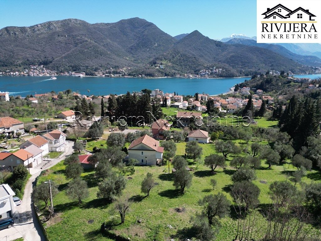 Grundstück in Herceg-Novi, Montenegro, 1 270 m² - Foto 1