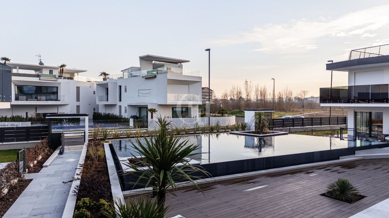 Apartment on Lake Garda, Italy, 185 m² - picture 18