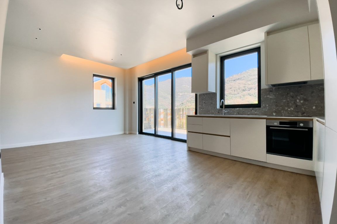Flat in Tivat, Montenegro, 102 m² - picture 1