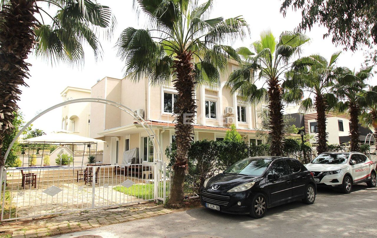 Villa in Serik, Türkei, 440 m² - Foto 1