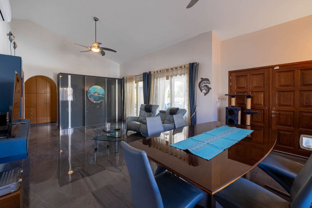 Piso en Pafos, Chipre, 207 m² - imagen 1