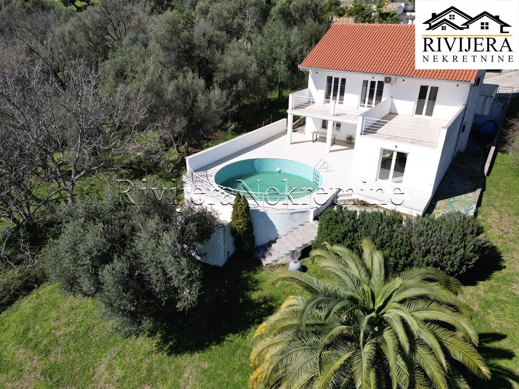 Casa en Herceg-Novi, Montenegro, 212 m² - imagen 1