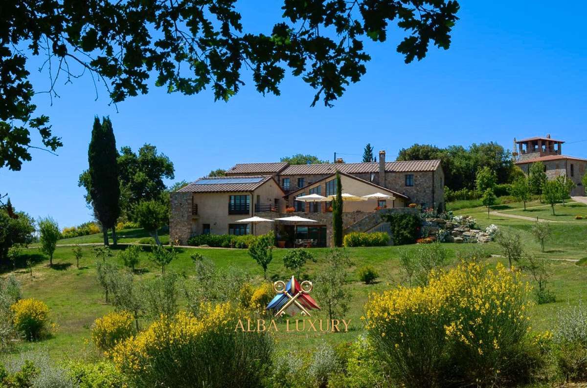 Villa in Orvieto, Italy, 1 100 m² - picture 1