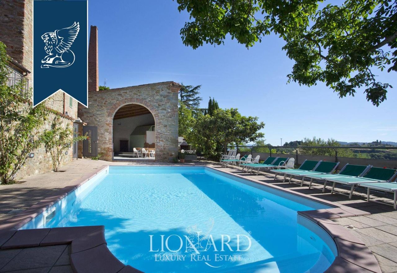Hotel en Piegaro, Italia, 3 650 m² - imagen 1