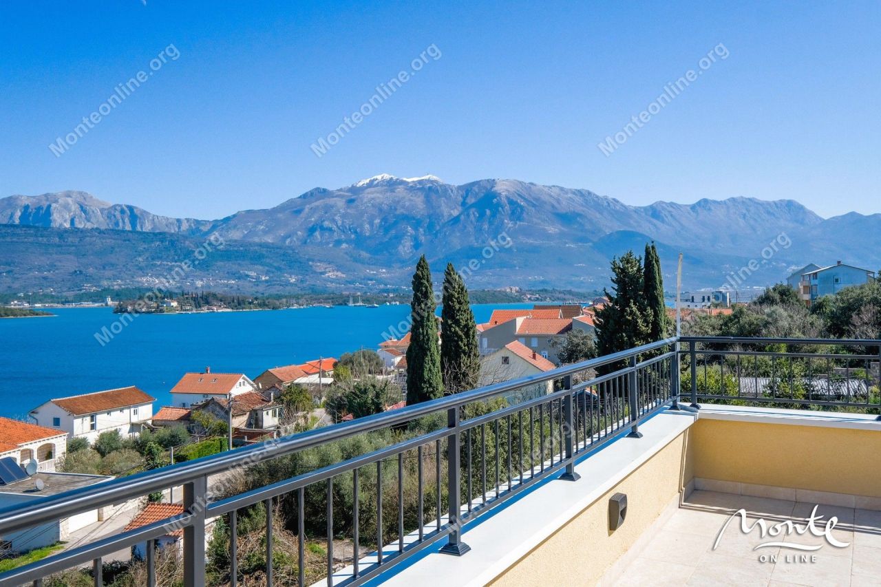Ático en Tivat, Montenegro, 96 m² - imagen 1