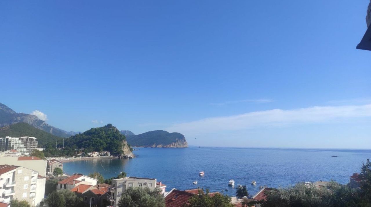 Flat in Petrovac, Montenegro, 64 m² - picture 1