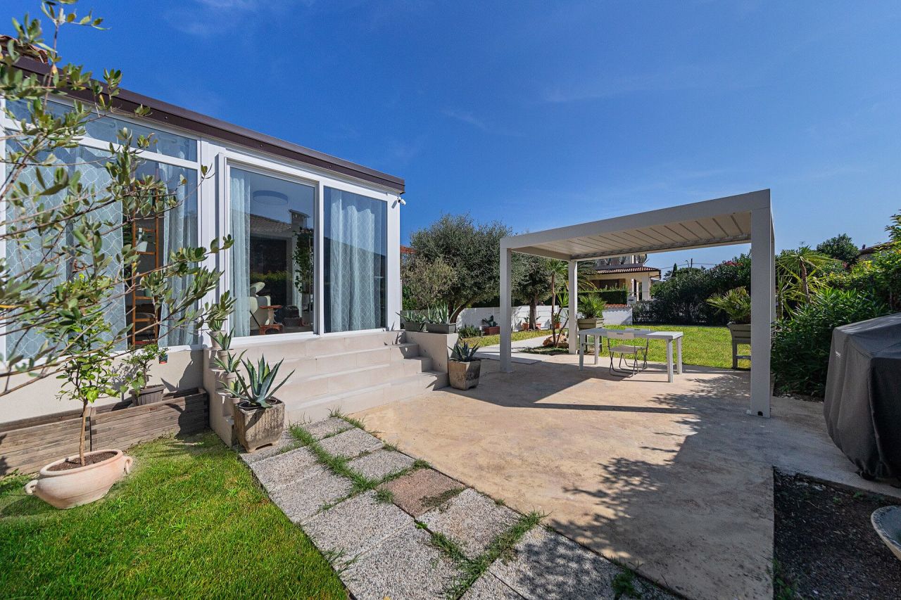 Villa por Lago de Garda, Italia, 150 m² - imagen 4
