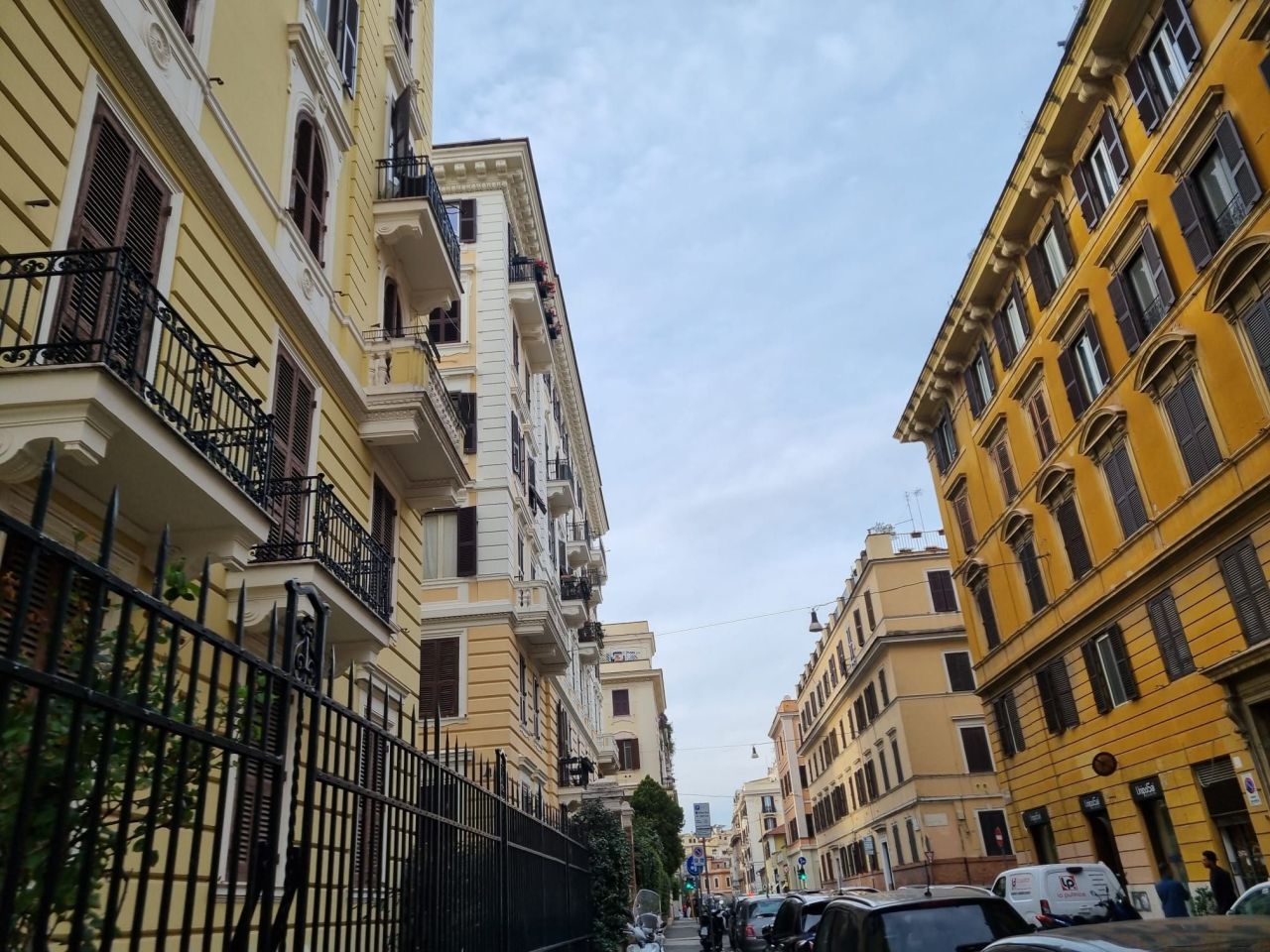 Office in Rome, Italy, 377 m² - picture 5