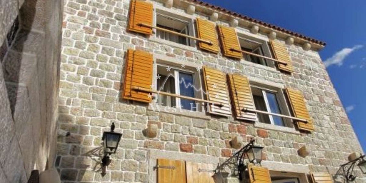 Casa en Rezevici, Montenegro, 350 m² - imagen 1
