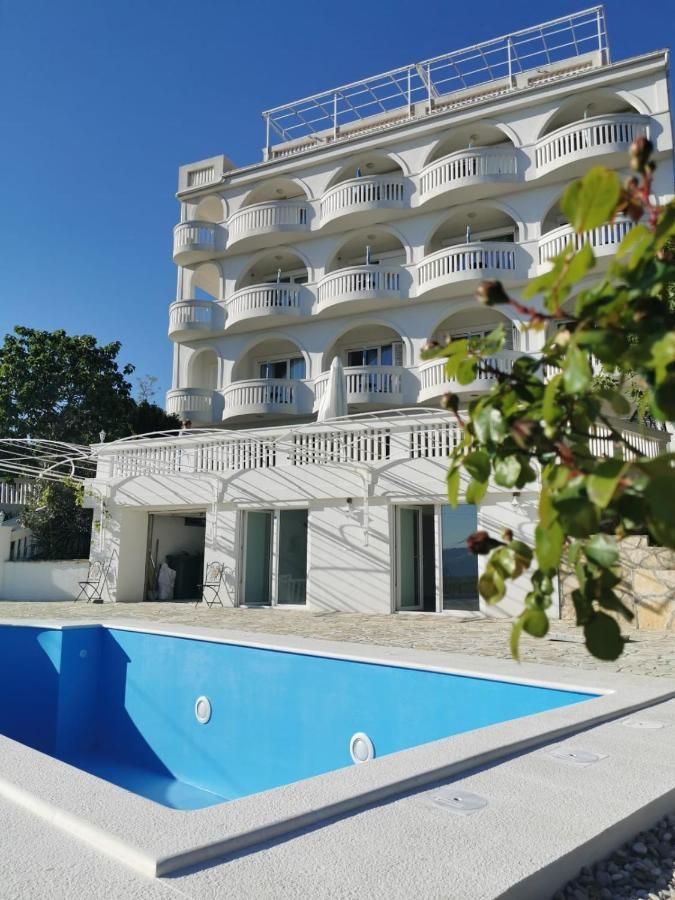 Hotel in Novi Vinodolski, Croatia, 1 134 m² - picture 1