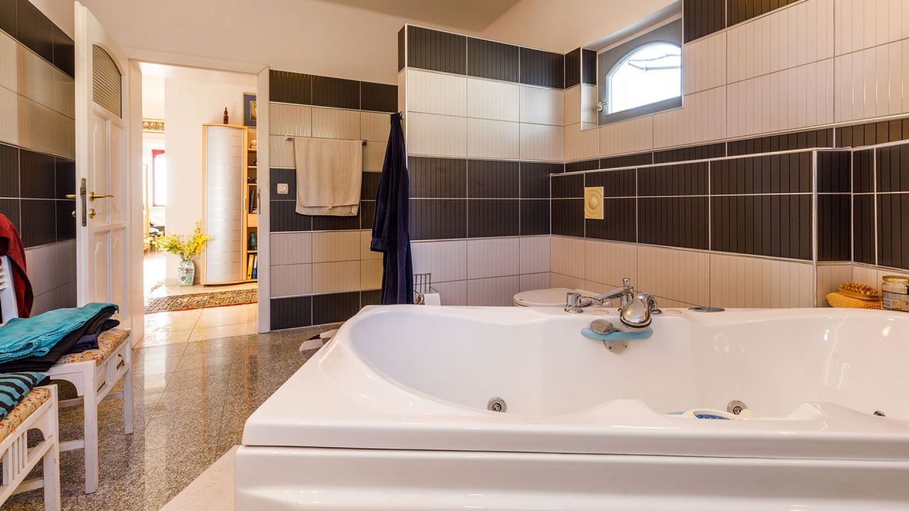 House in Keszthely, Hungary, 250 m² - picture 9