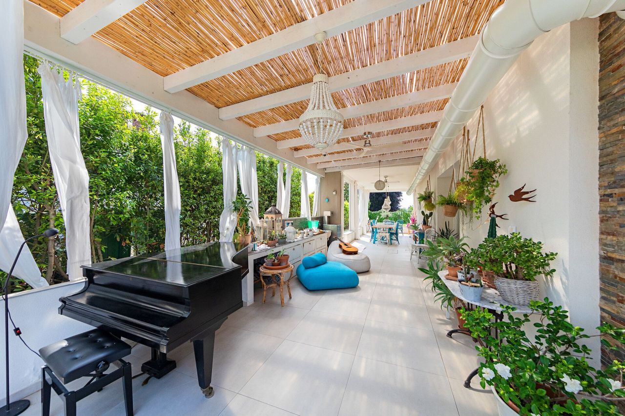 Villa par le Lac de Garde, Italie, 360 m² - image 1