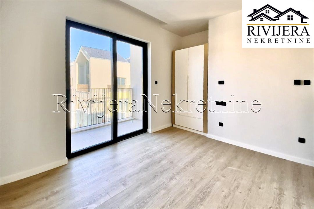 Piso en Tivat, Montenegro, 102 m² - imagen 2