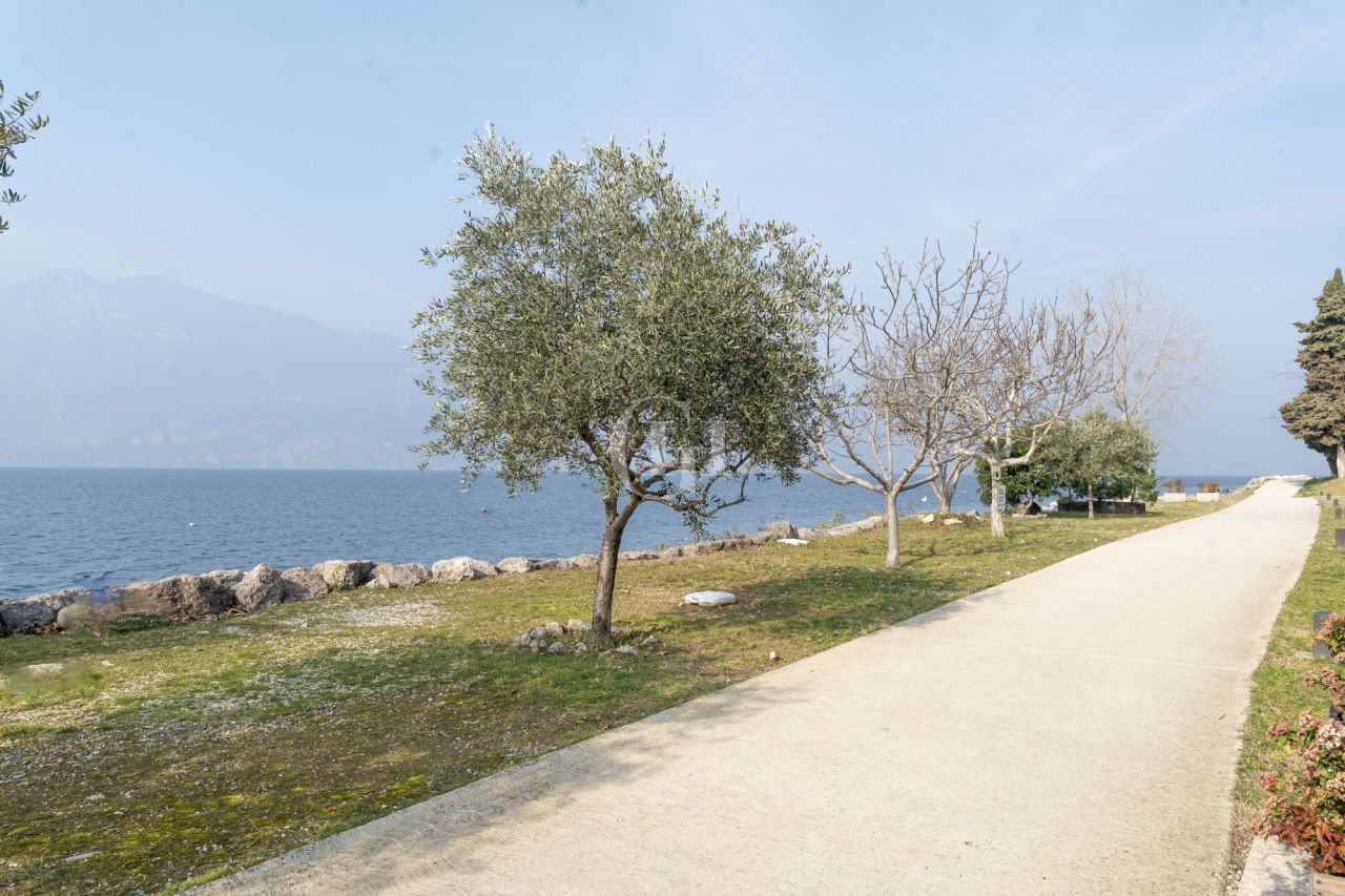 Apartment on Lake Garda, Italy, 70 m² - picture 4