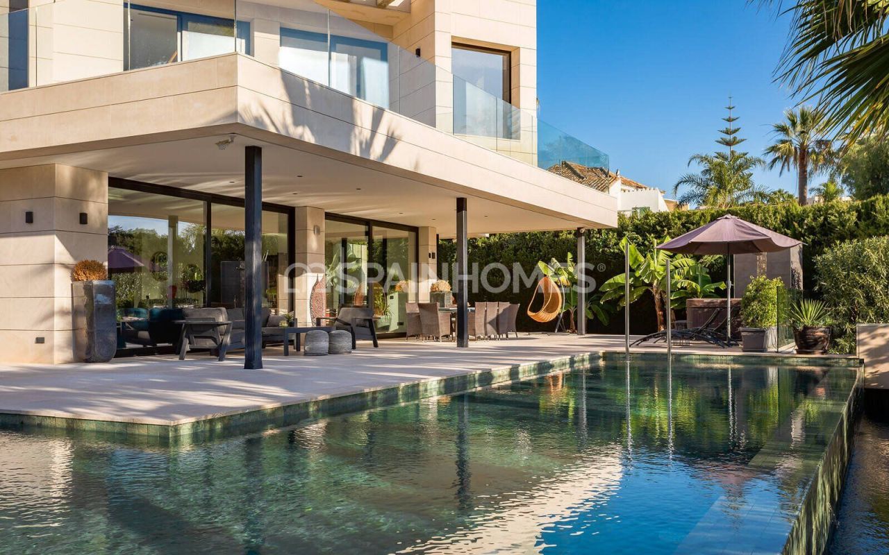 Villa in Marbella, Spanien, 786 m² - Foto 1