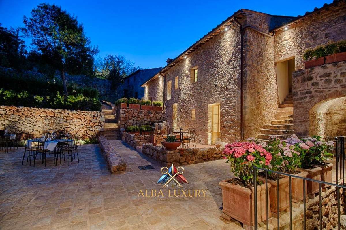 Villa in Monteriggioni, Italien, 1 000 m² - Foto 1