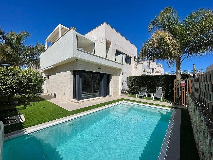 Villa in Pilar de la Horadada, Spanien, 136 m² - Foto 1