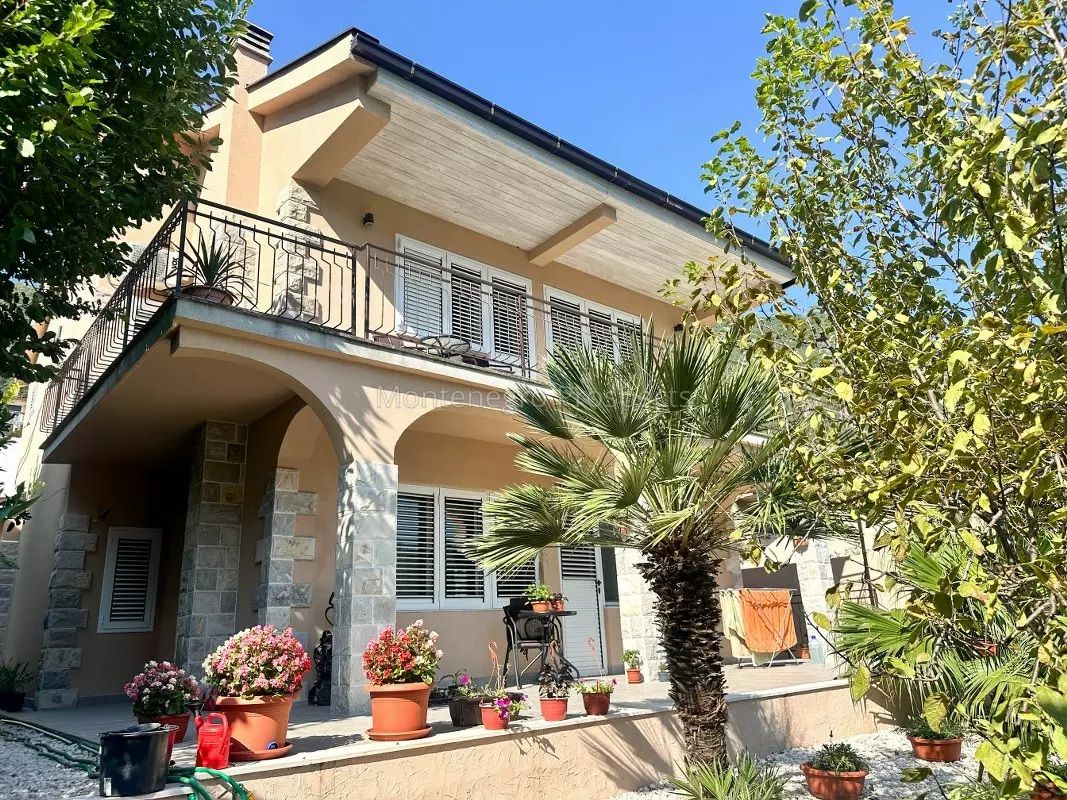 Maison à Prcanj, Monténégro, 100 m² - image 1