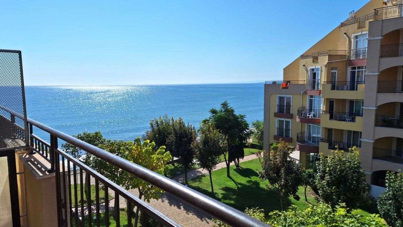 Appartement à Aheloy, Bulgarie, 84 m² - image 1
