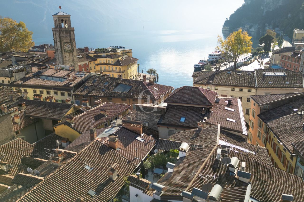 Ático por Lago de Garda, Italia, 109 m² - imagen 1