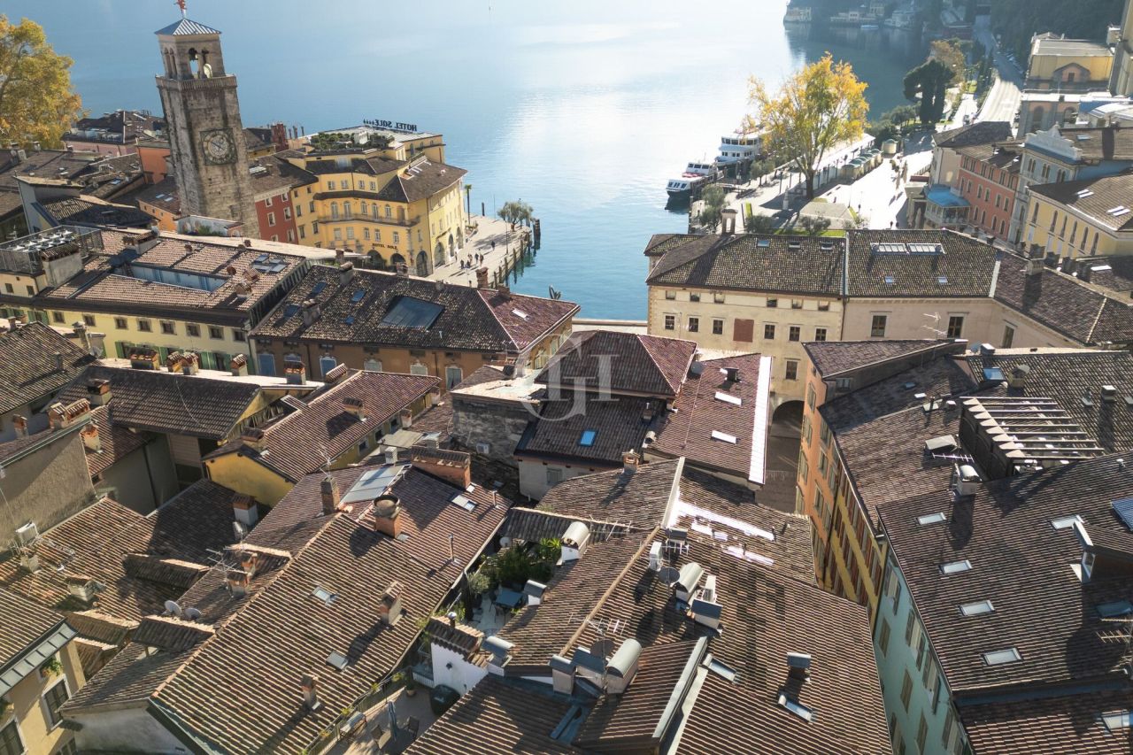 Penthouse on Lake Garda, Italy, 109 m² - picture 2