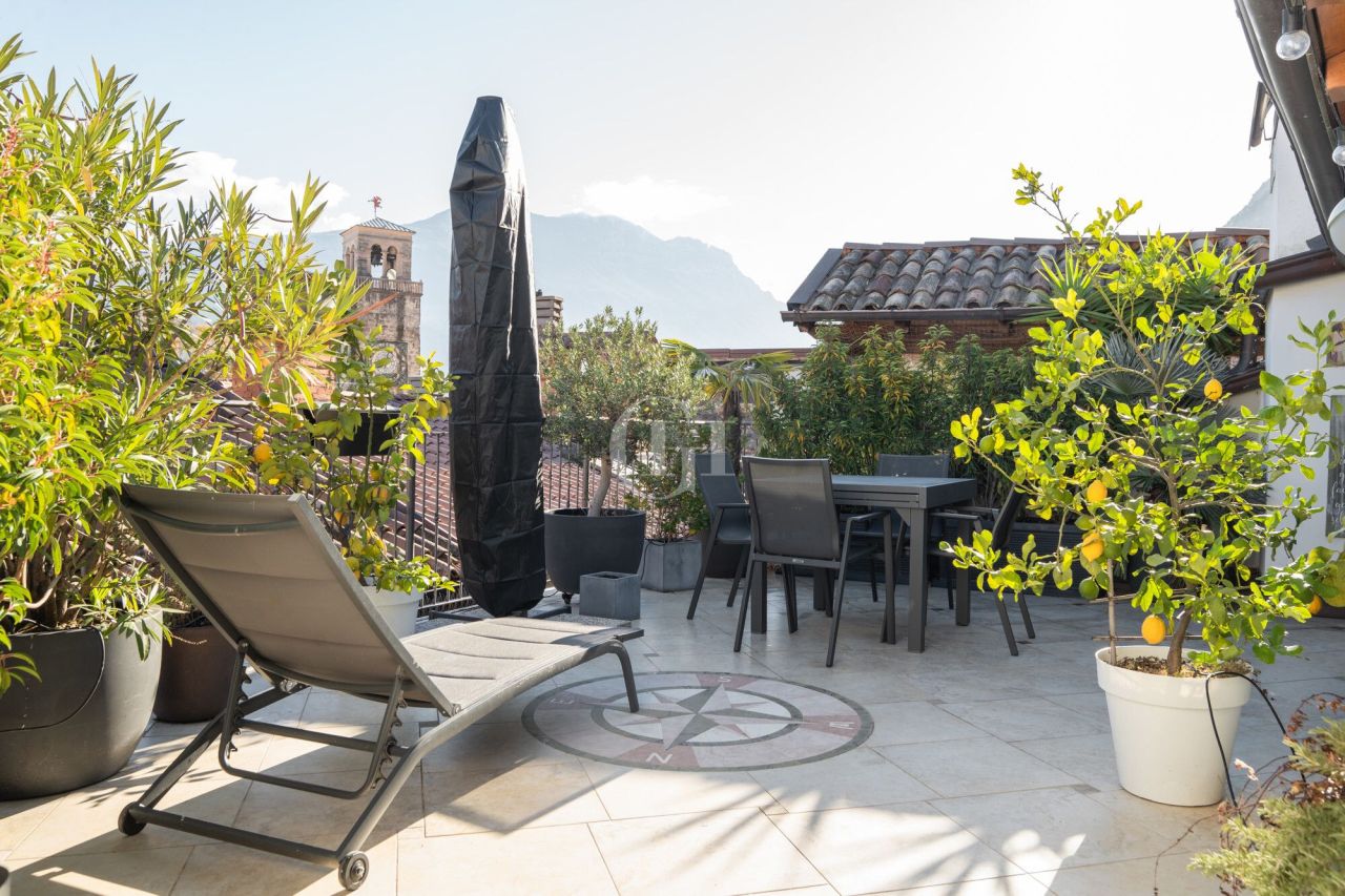 Penthouse on Lake Garda, Italy, 109 m² - picture 16