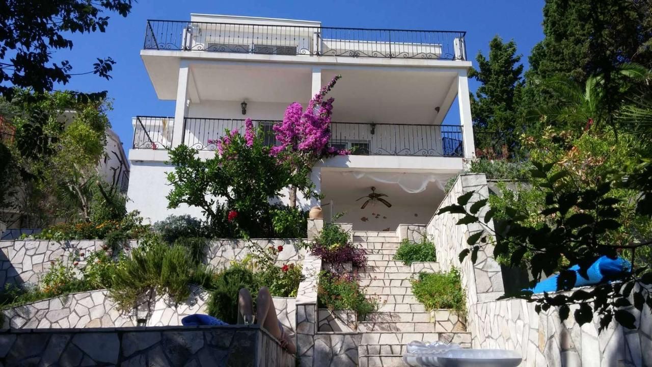 Maison à Sutomore, Monténégro, 228 m² - image 1