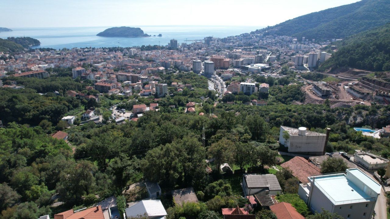 Terreno en Budva, Montenegro, 750 m² - imagen 1
