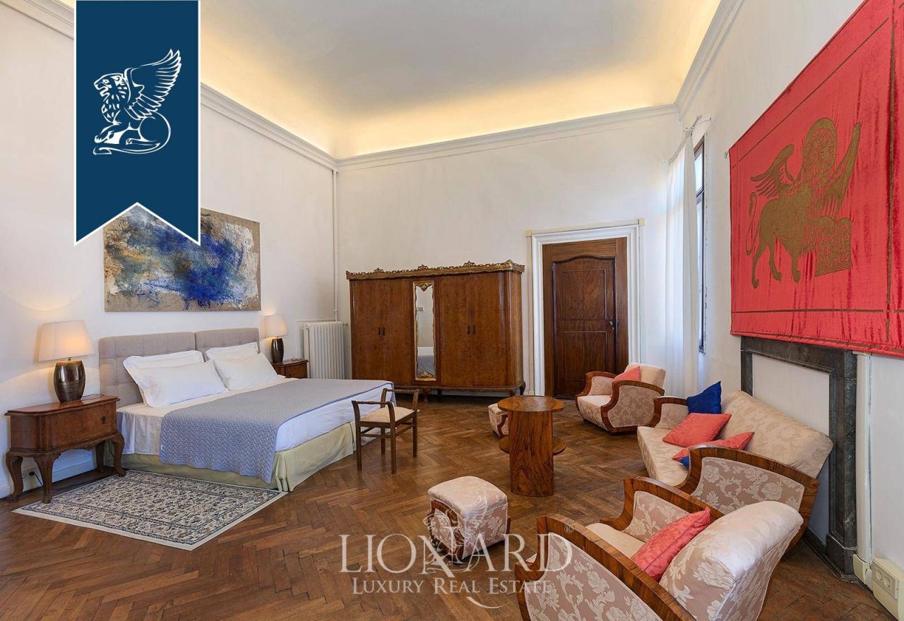 Apartment in Venice, Italy, 980 m² - picture 10