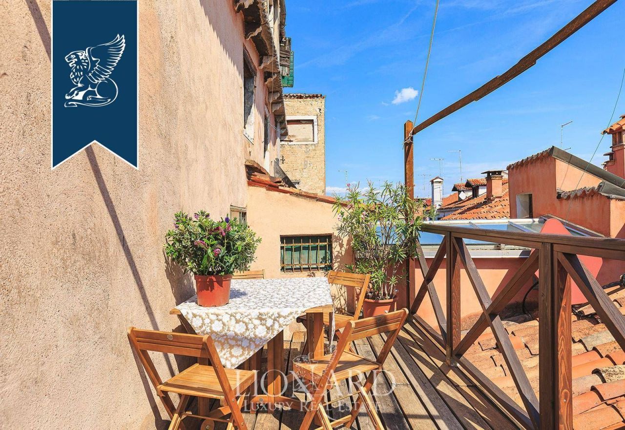 Apartment in Venice, Italy, 980 m² - picture 16