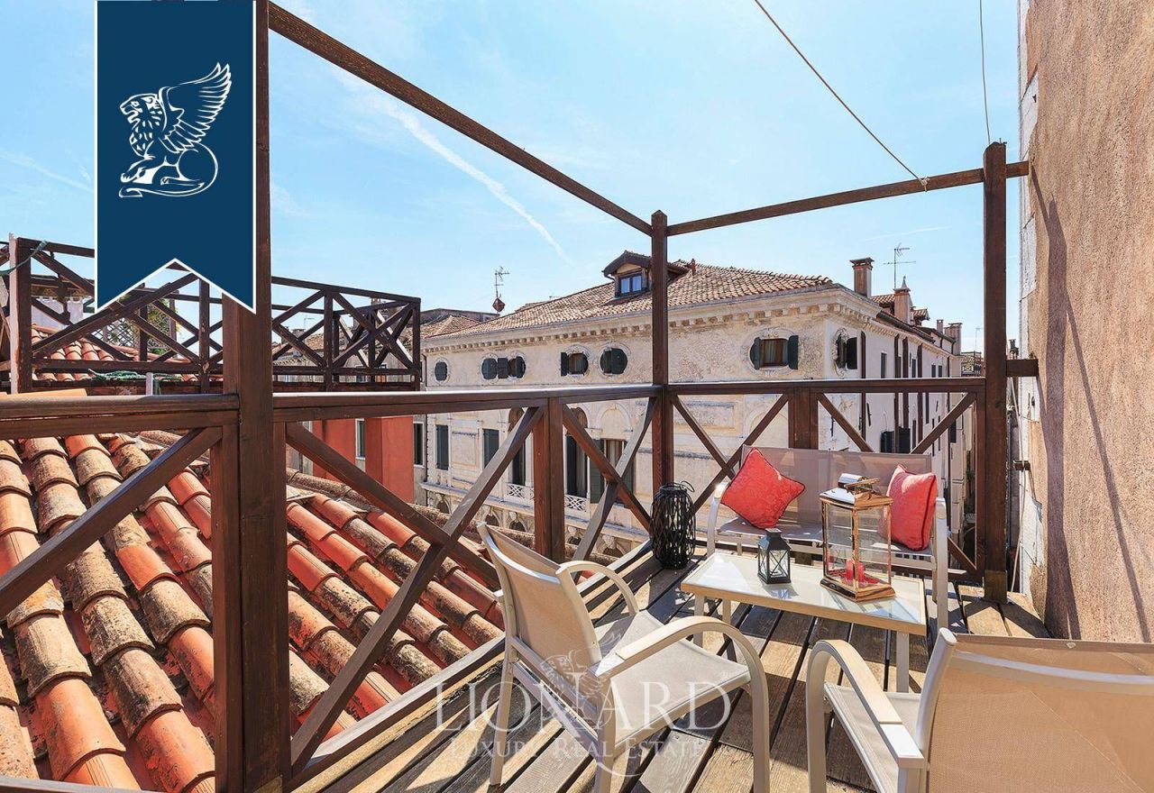 Apartment in Venice, Italy, 980 m² - picture 17