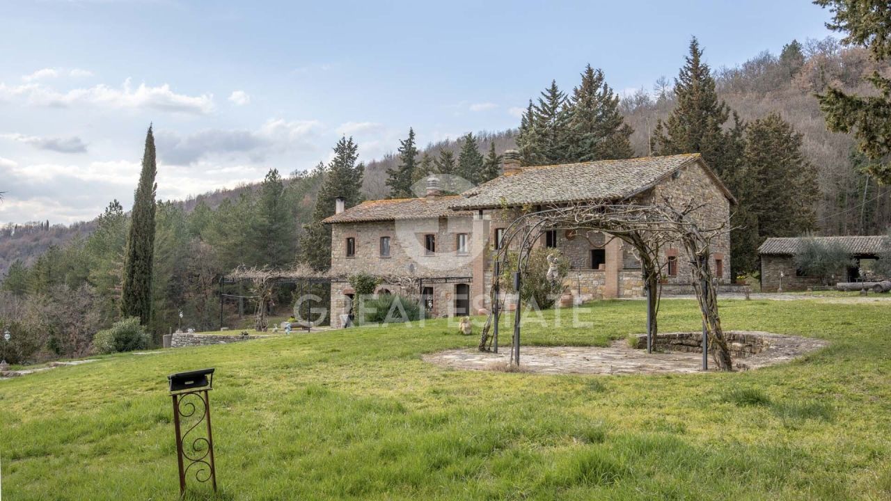 House in Parrano, Italy, 393.35 m² - picture 1