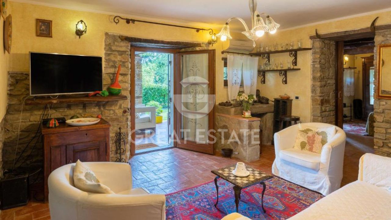 House in Arezzo, Italy, 307.55 m² - picture 13