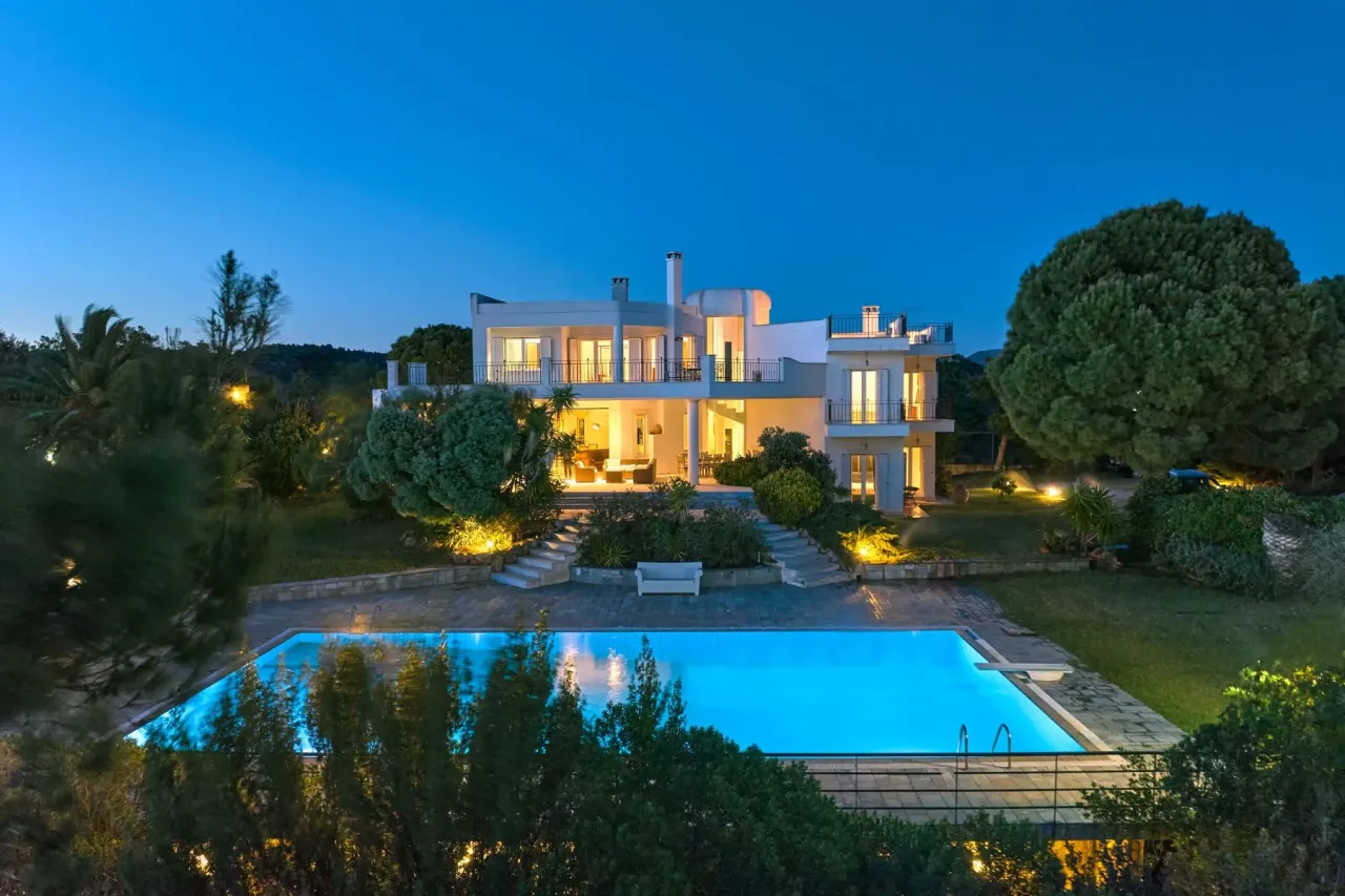 Haus in Lagonisi, Griechenland, 487 m² - Foto 1