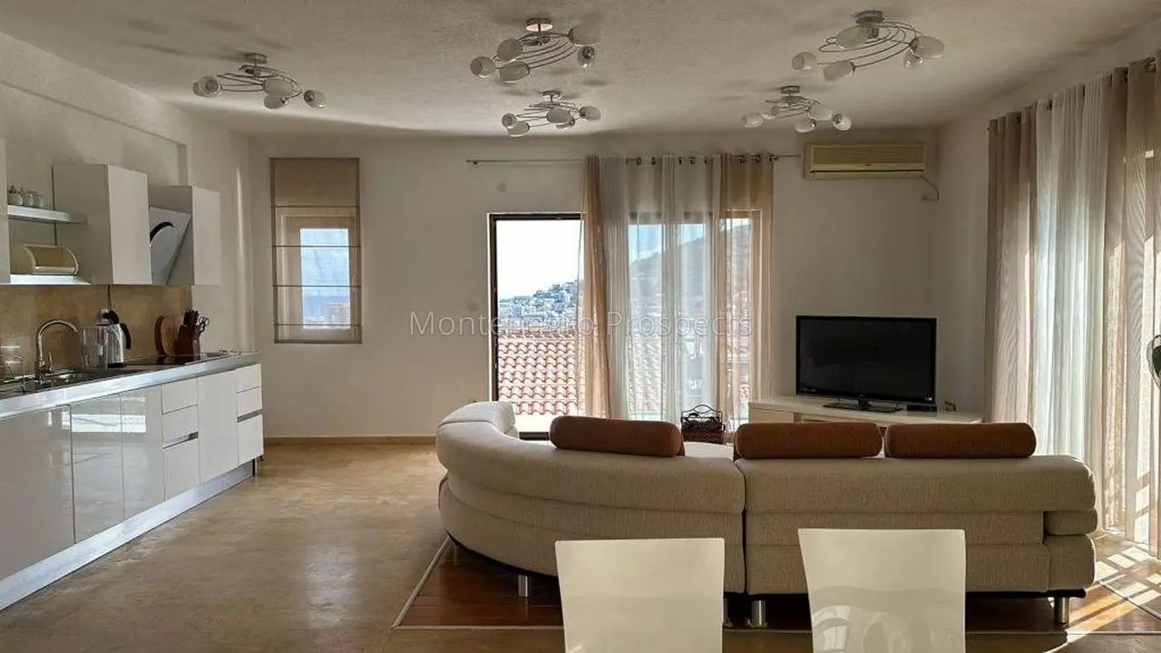 Piso en Budva, Montenegro, 124 m² - imagen 1