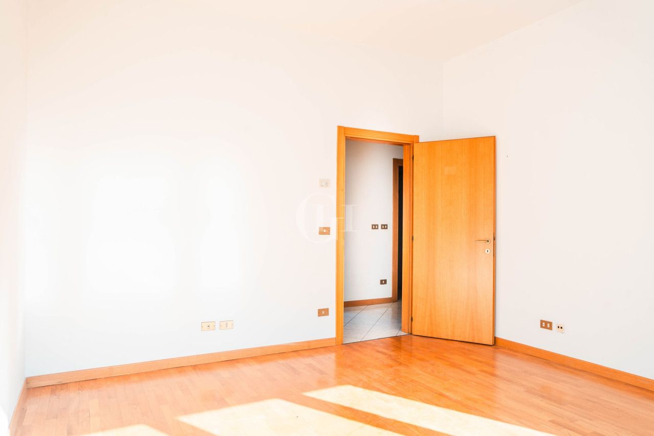 Apartment on Lake Garda, Italy, 130 m² - picture 7