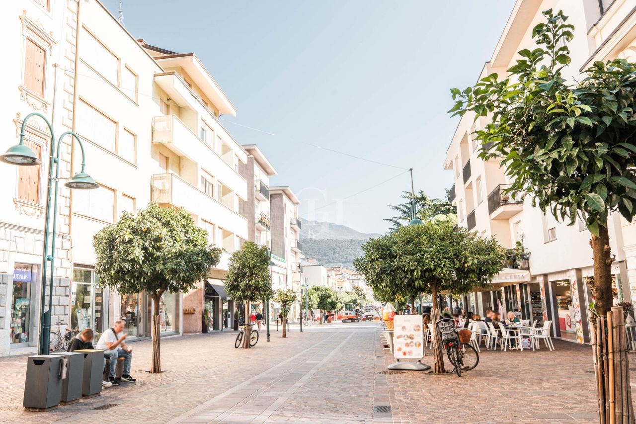 Apartment on Lake Garda, Italy, 130 m² - picture 16