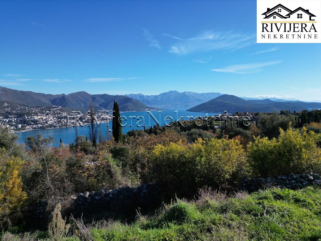 Land in Herceg-Novi, Montenegro, 1 565 m² - picture 1