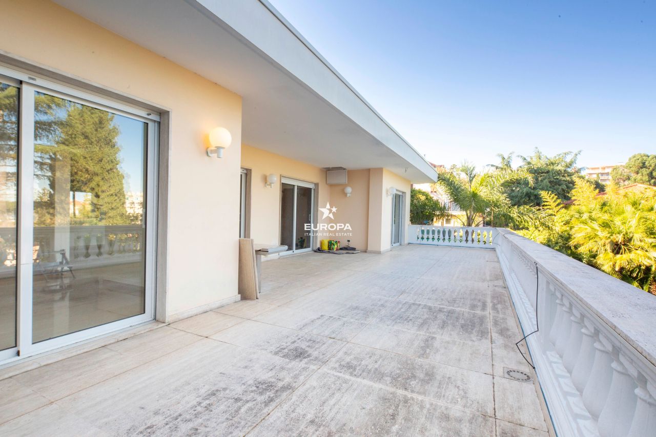 Villa in San Remo, Italien, 350 m² - Foto 1