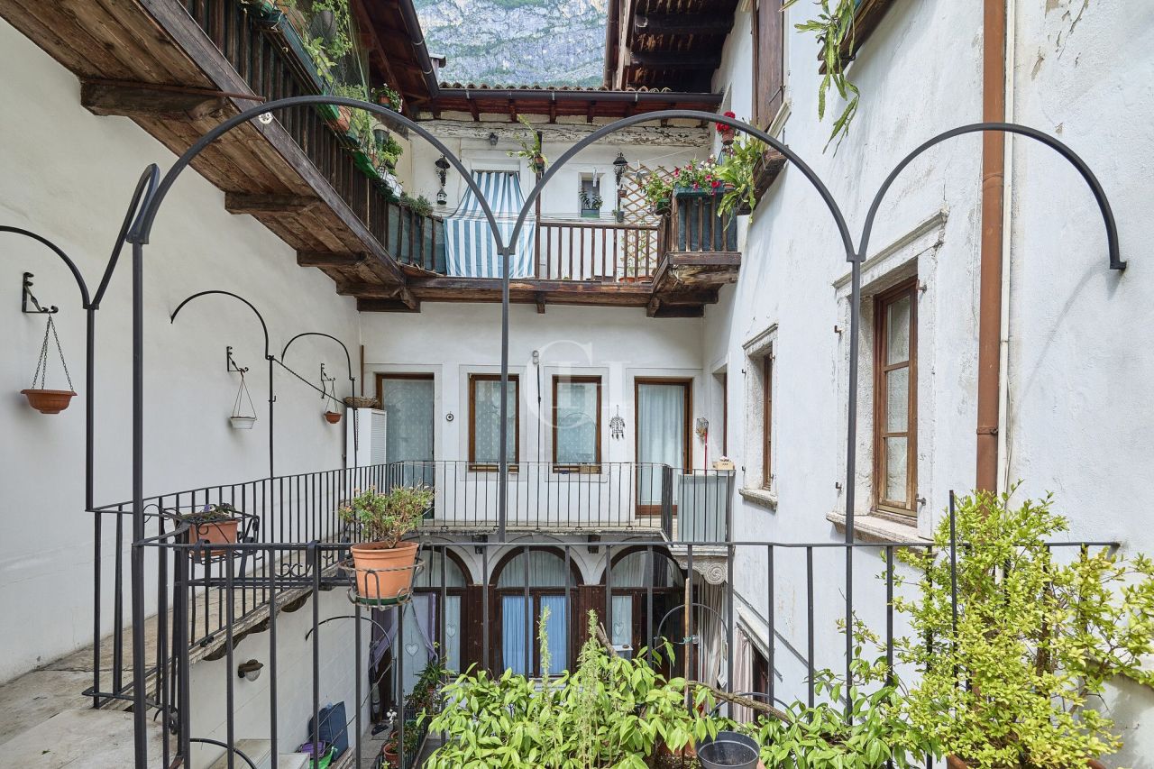 Apartment on Lake Garda, Italy, 190 m² - picture 1
