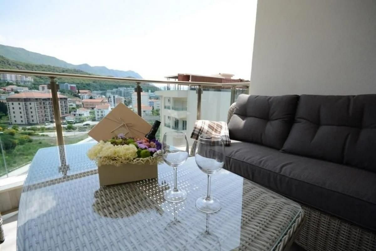 Piso en Becici, Montenegro, 63 m² - imagen 1