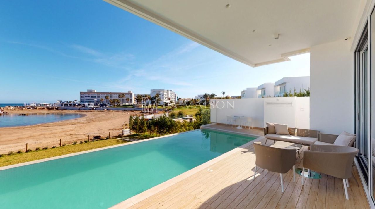 Casa en Famagusta, Chipre, 430 m² - imagen 1