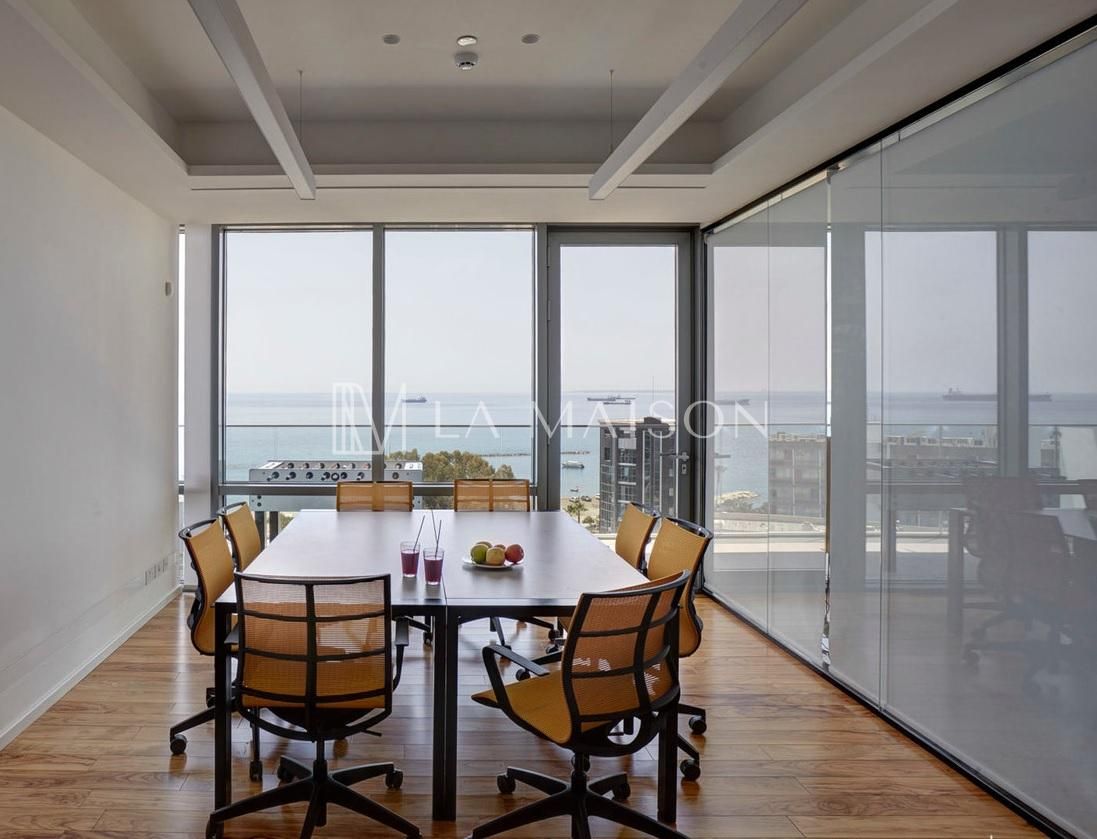 Oficina en Limasol, Chipre, 185 m² - imagen 1