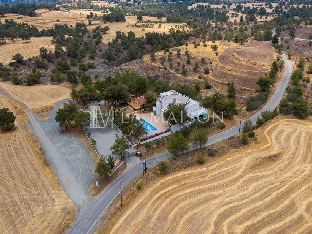 House in Nicosia, Cyprus, 452 m² - picture 1