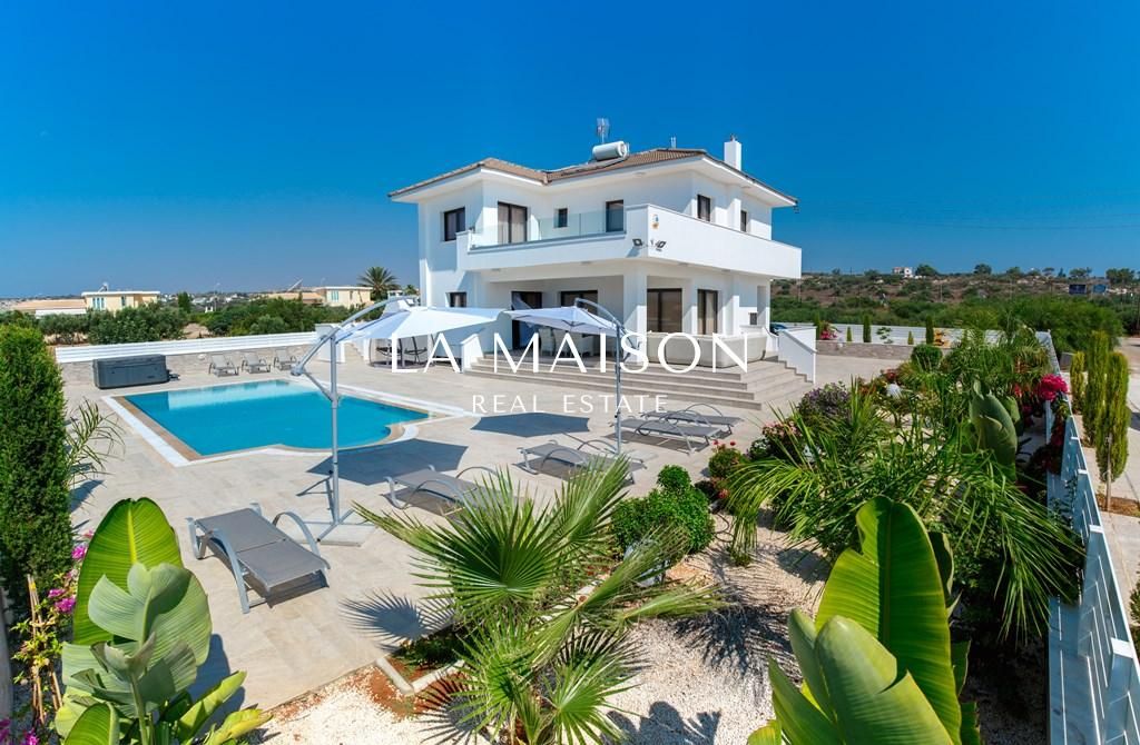 Maison à Famagouste, Chypre, 410 m² - image 1