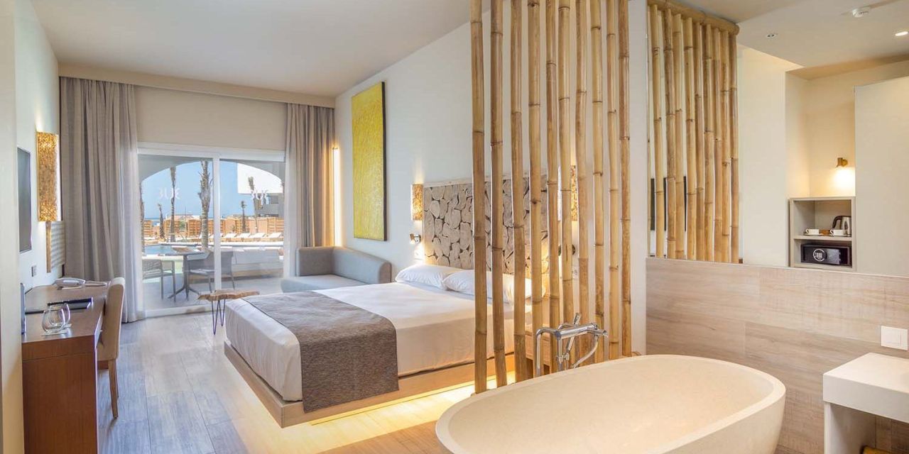 Commercial property in Madrid, Spain - picture 1