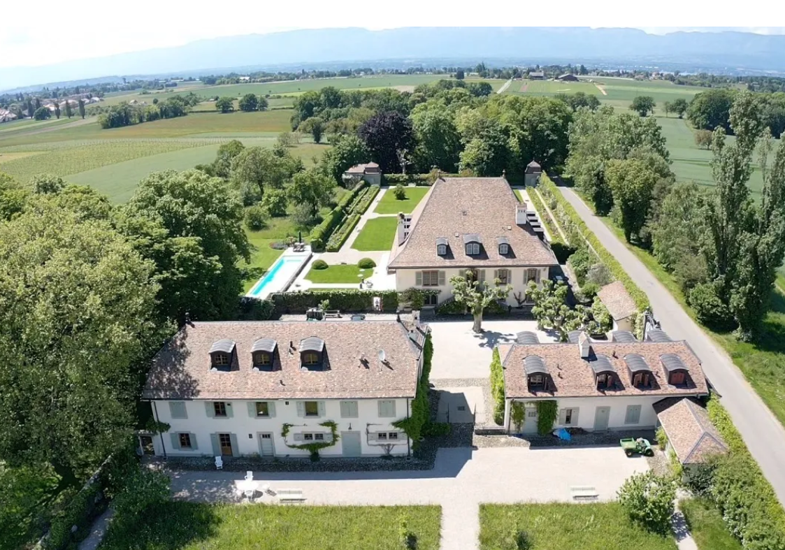 House in Geneva, Switzerland, 1 500 m² - picture 1